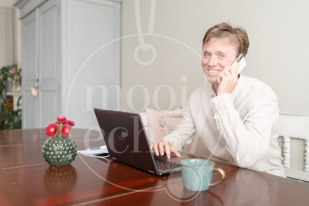 Man werkt vanuit huis 3