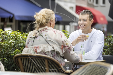 Man en vrouw op date 2