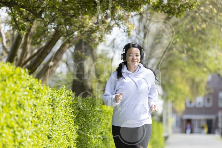 vrouw is aan het hardlopen 1