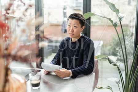 vrouw aan het denken 2