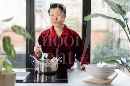 vrouw aan het koken 2