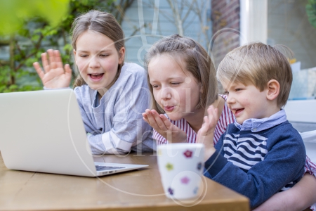 Beeldbellen met opa en oma tijdens Coronacrisis