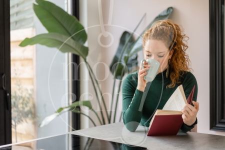 vrouw aan het lezen 2