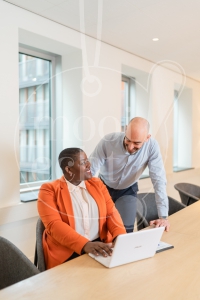 man en vrouw samen aan het werk 2